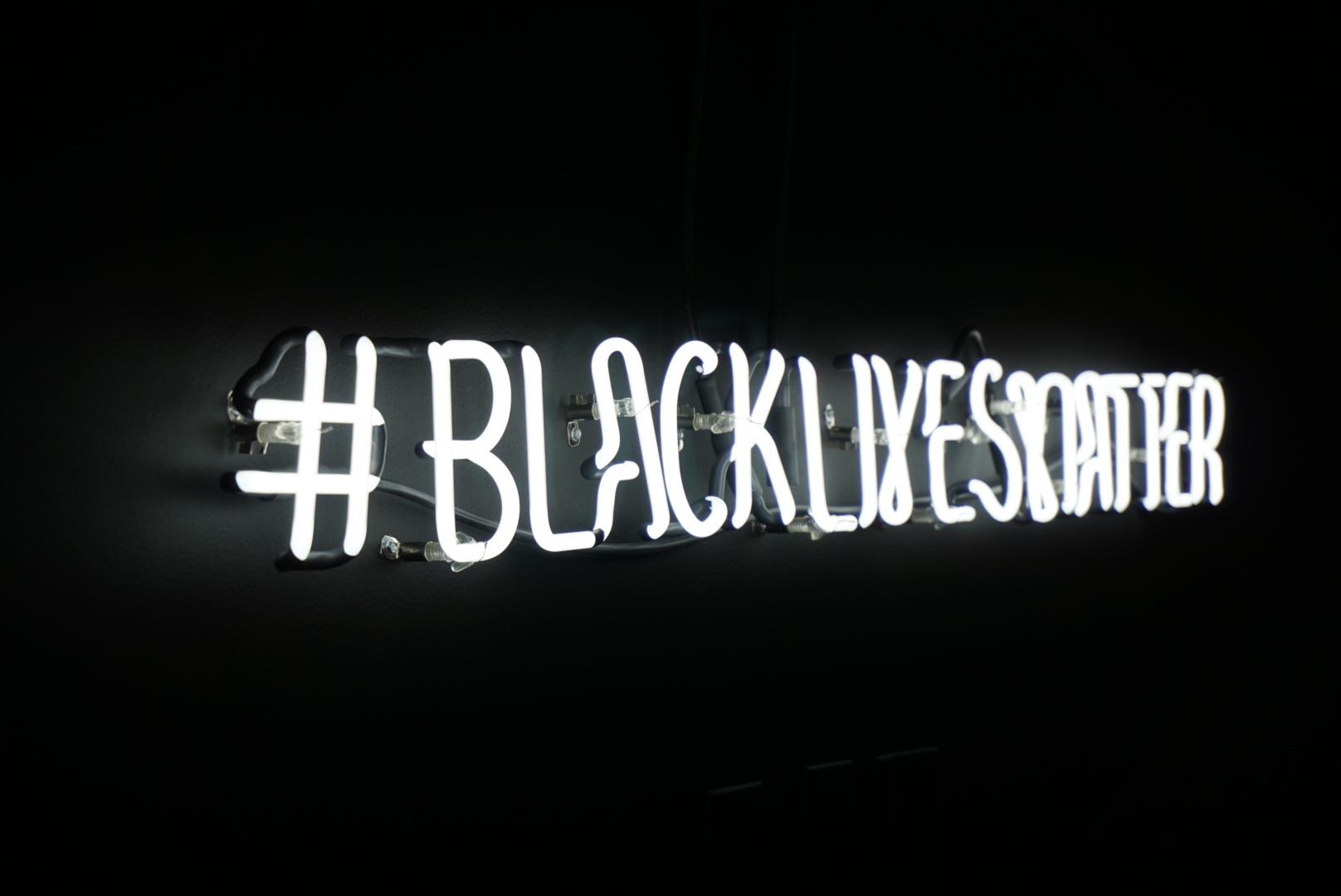 News brief: UUA installs neon Black Lives Matter sign | UU World Magazine